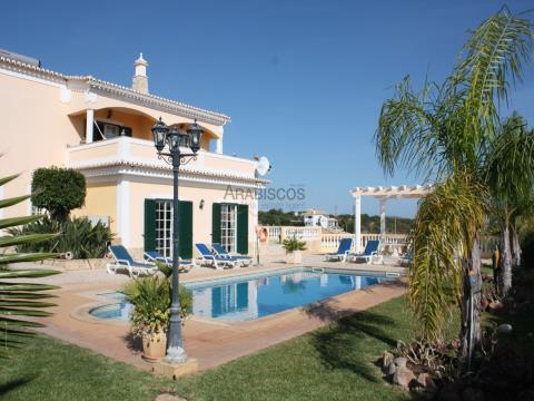 Villa de 4 dormitorios - alquiler anual - piscina - jardín - barbacoa - Albufeira