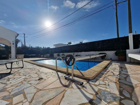 Villa tradicional de 5 hab. - piscina - jardín - garaje - terraza con vistas abiertas - Carvoeiro