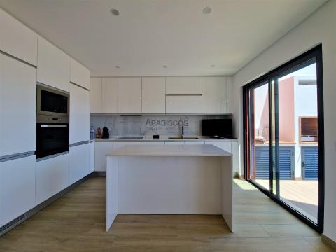 House T3 New - Barbecue - Fireplace - 2 Suites - Backyard - Parking 1 Car - Portimão - Algarve