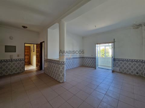 Apartamento T3 - Terraço Privativo - Garagem 2 carros - Arrecadação - Bela Vista - Lagoa - Algarve