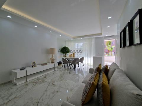Apartamentos T2 - Varandas desde 29 m2 - Piscina - Ar Condicionado - Piso Radiante - Lagos - Algarve