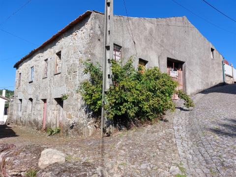 Moradia para restauro em Cunha Baixa, Mangualde