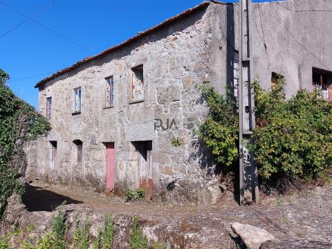 Moradia para restauro em Cunha Baixa, Mangualde