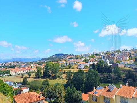 Terreno con 770m² para la construcción de villa individual en Real - Braga!