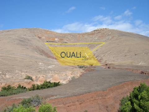 Land with 41.800 square meters in Porto Santo - €209.000,00