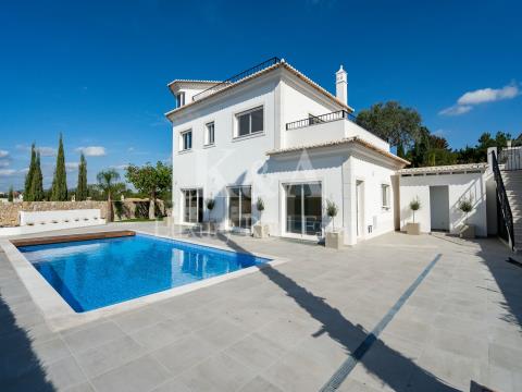 5 Bedroom Villa in a condominium on Golden Triangle, Algarve