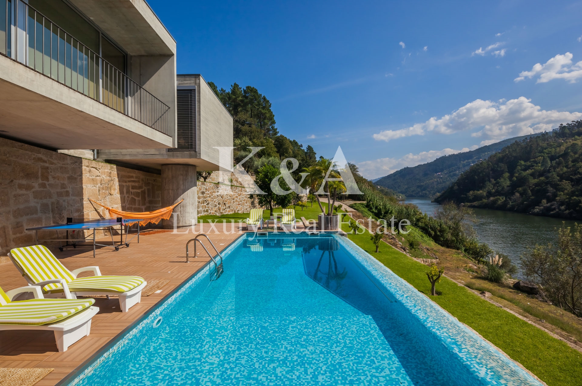 Quinta com piscina, vistas e acesso privado ao Rio Douro