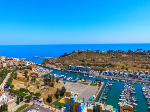1+1 bedroom apartment with sea and marina views