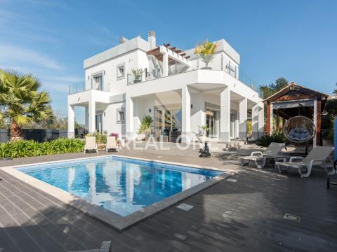 Exclusive - Modern Villa with Exclusive Details and Private Pool close to the city