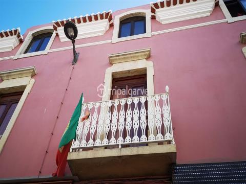Appartement rénové dans le centre historique d’Albufeira : une opportunité d’investissement exceptionnelle générant de très bons revenus annuels