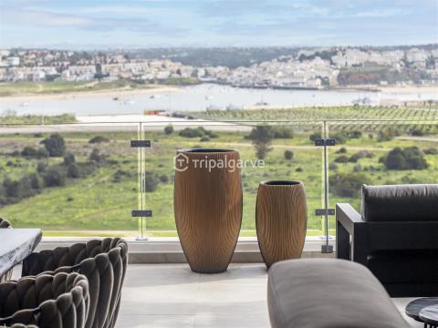 Luxuosa Penthouse T3+1 no último piso em Portimão com vista para a Marina e jacuzzi privado