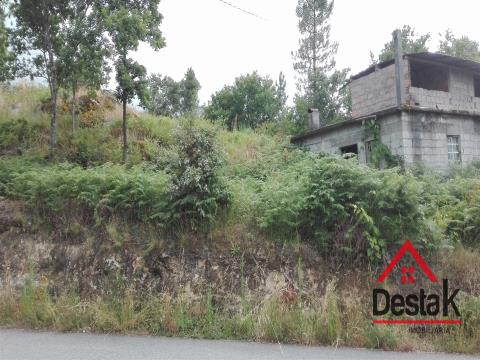Land with viability for construction with 900 m2.