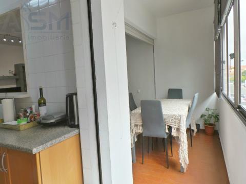 3 bedroom apartment in a building with 2 elevators in a nice urbanization in São Domingos de Rana