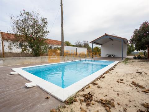 Moradia T2 com piscina na Fajarda