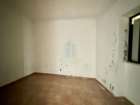 Casa de 1 dormitorio para remodelar, ubicada en Valhelhas - Torres Novas