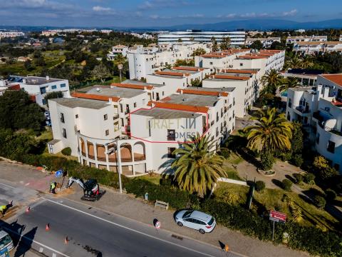 2-room apartment in a private condominium with swimming pool and tennis court in Alvor.