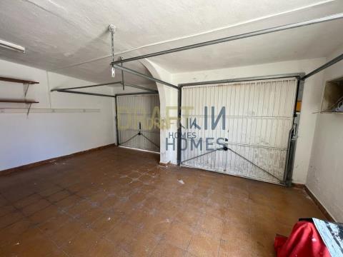 Garage im Herzen von Alcabideche zu vermieten.