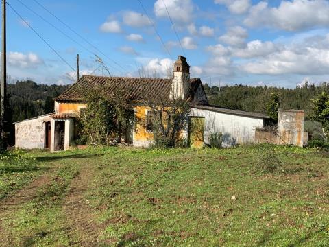 Casa para restaurar, en Casal da Figueira, Barragem Castelo de Bode, Abrantes