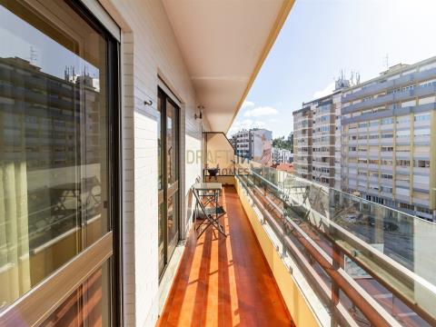 Refurbished 3-bedroom flat in Av. Marquês de Pombal