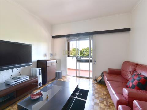 4-room apartment in the neighborhood of São Miguel das Encostas / Carcavelos.