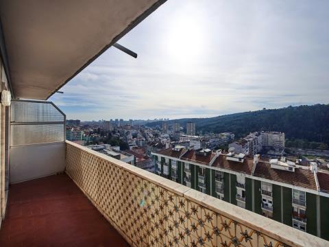 Apartamento T3 com varanda, junto ao Fonte Nova &#124; S. Domingos De Benfica