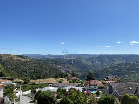 Terreno com excelentes vistas sobre Vila Real