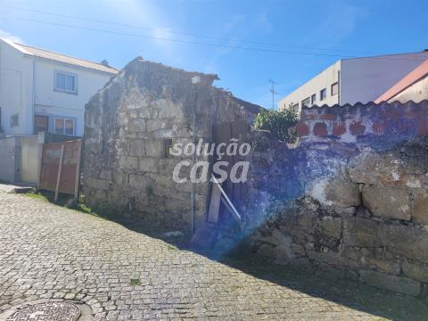 Terreno de 332m2 com Moradia para demolição em São Mamede de Infesta! Matosinhos! Porto!