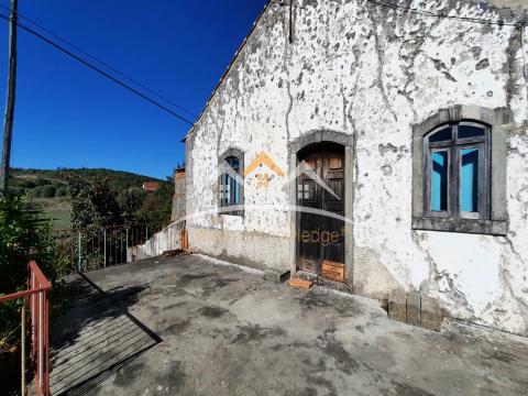 House to rehabilitate near Tomar and Ferreira do Zezere